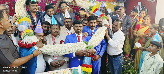 Large gathering join in celebrating the Birthday 2022 of Bro Andrew Richard with grandnuer at Prayer Centre, Budigere in Bangalore on July 17th along with large devotees and members of Grace Ministry.